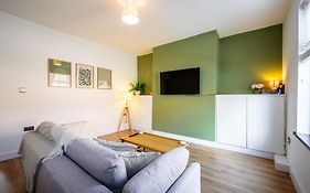 Beautiful 2 Bedroom House In Atherton, Free Parking